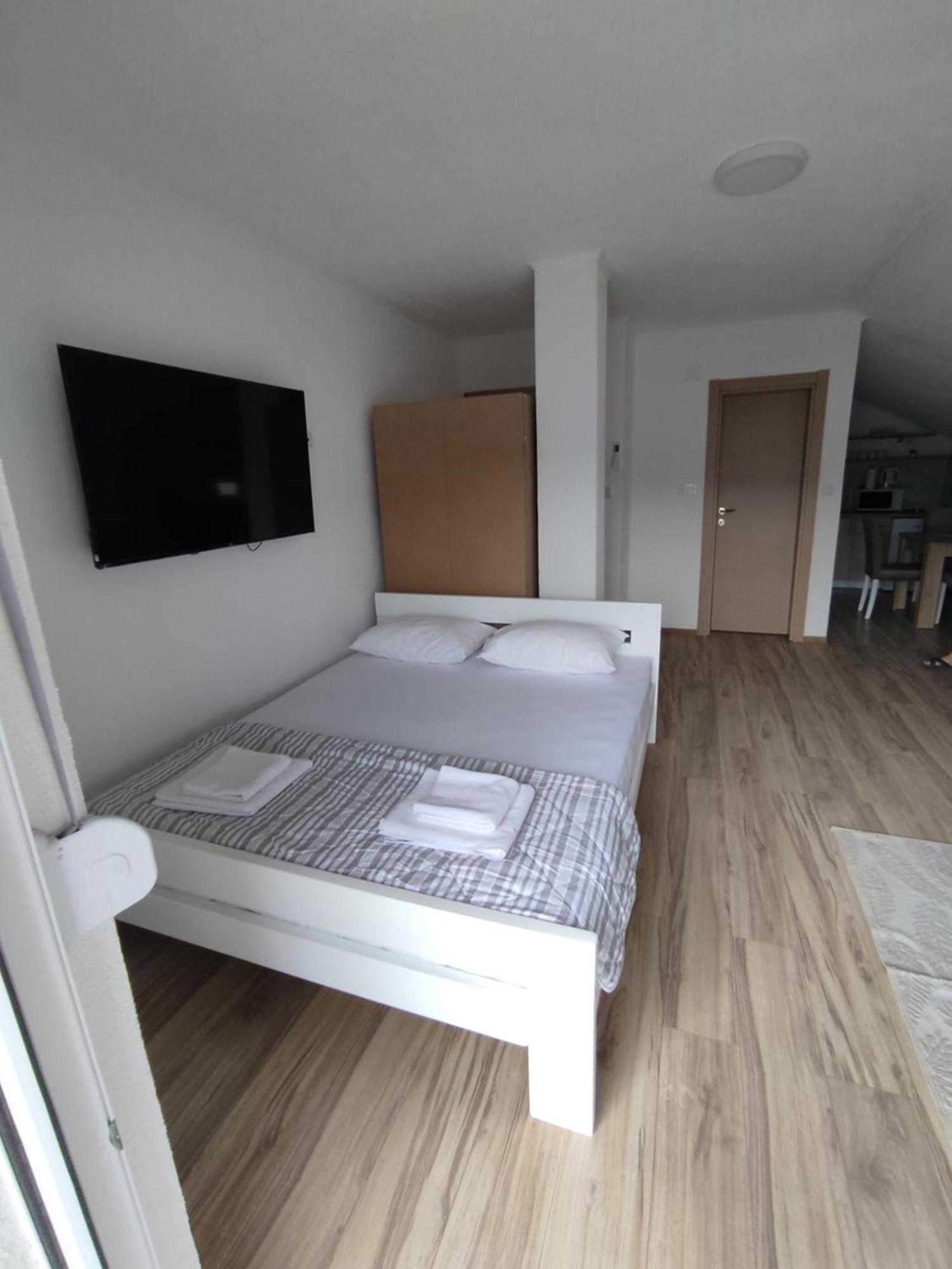 View Of The City - Studio Apartment Mostar Bagian luar foto