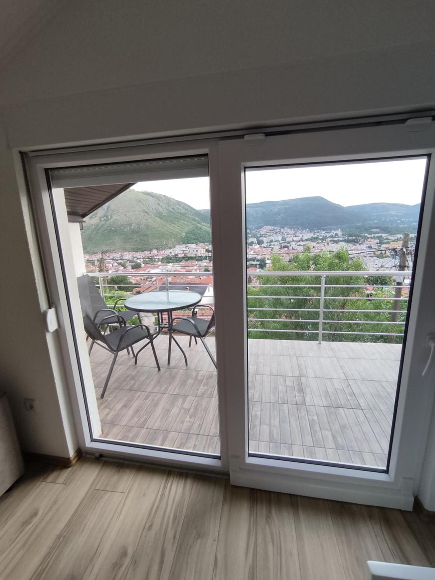View Of The City - Studio Apartment Mostar Bagian luar foto