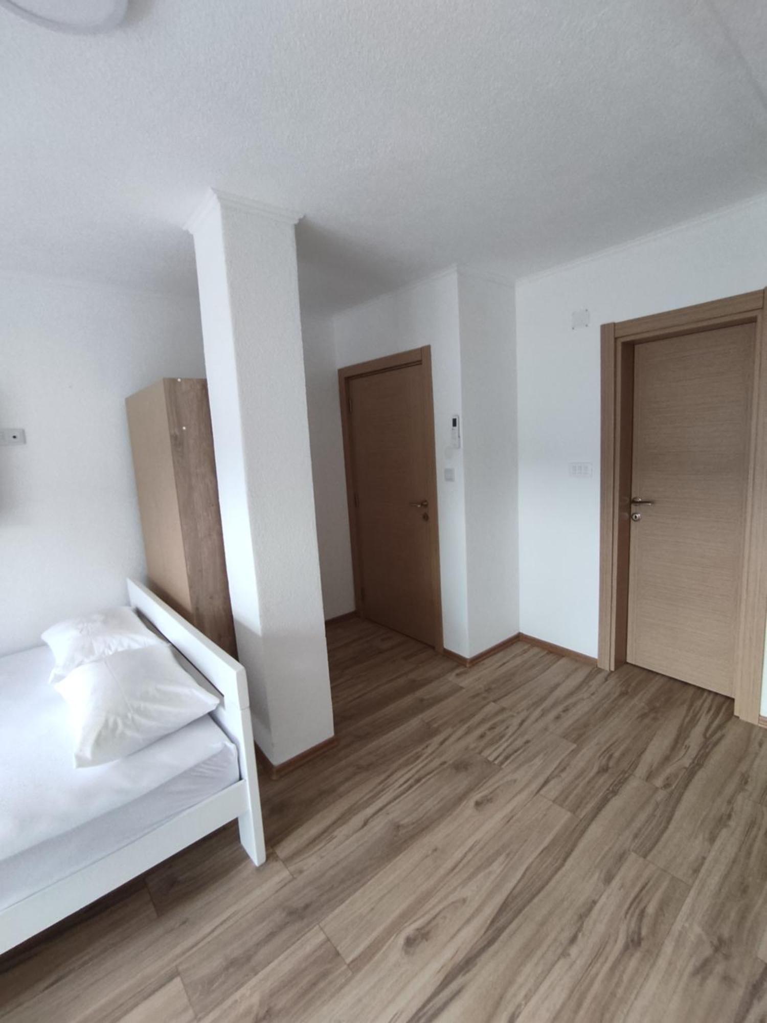 View Of The City - Studio Apartment Mostar Bagian luar foto