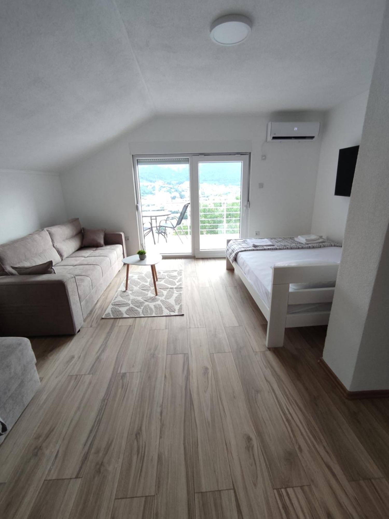 View Of The City - Studio Apartment Mostar Bagian luar foto