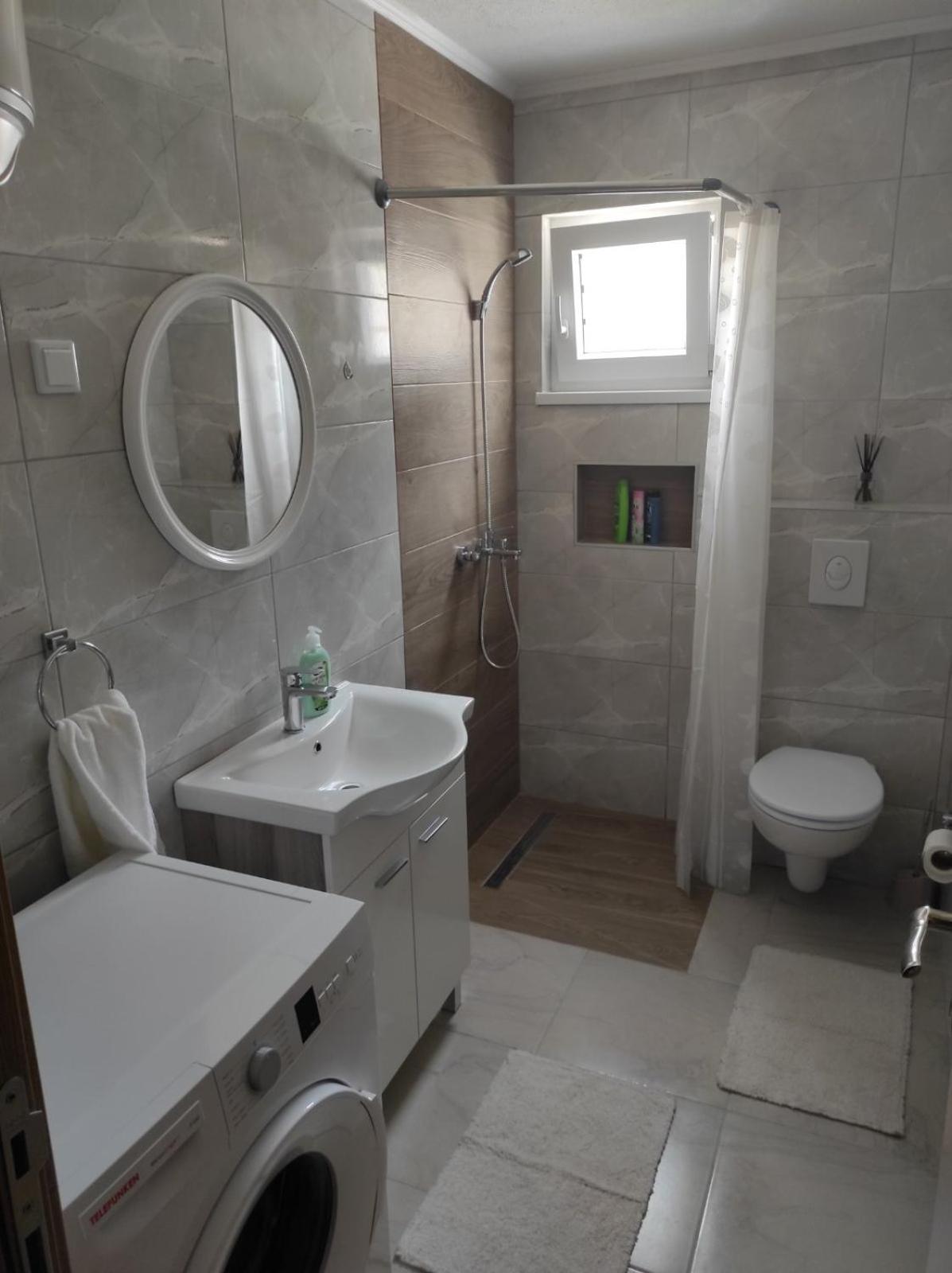 View Of The City - Studio Apartment Mostar Bagian luar foto